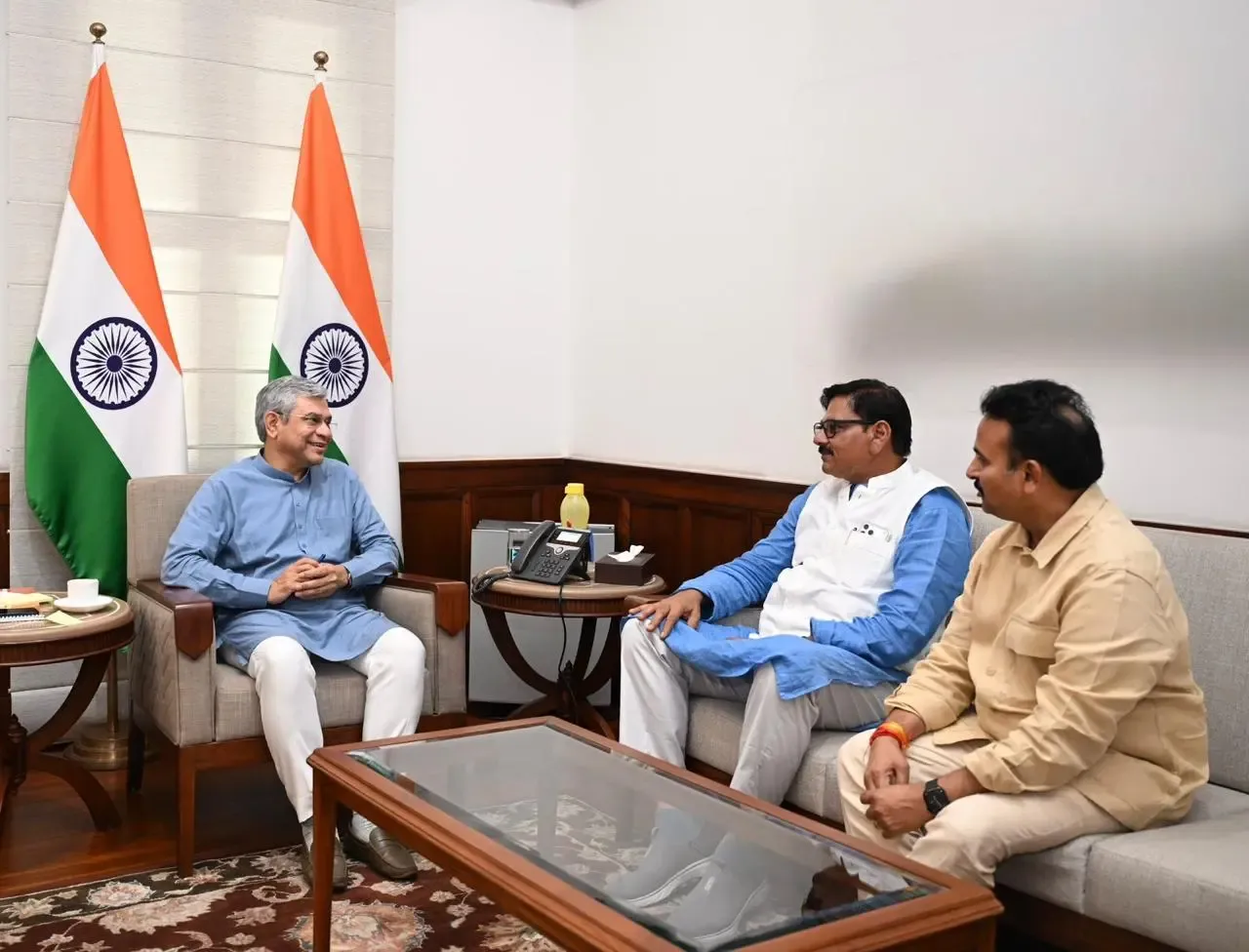 जेवर क्षेत्र के विकास के लिए चोला रेलवे स्टेशन बनेगा आधुनिक परिवहन केंद्र, एयरपोर्ट से होगी बेहतर कनेक्टिविटी