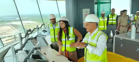 जेवर इंटरनेशनल एयरपोर्ट का डीएम मेधा रूपम ने किया निरीक्षण, निर्माण कार्यों की समीक्षा