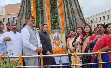 झारखंड : अटल बिहारी वाजपेयी की पुण्यतिथि पर भाजपा नेताओं ने किया नमन, योगदान को सराहा 