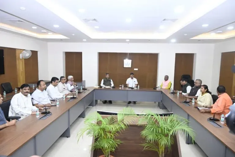 जेपीएससी-जेएसएससी धांधली: भाजपा ने मुख्य सचिव को सौंपा ज्ञापन, सीबीआई जांच और छात्रों की एफआईआर रद्द करने की मांग