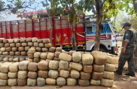 झारखंड में भूसे के नीचे छिपा था 2 करोड़ का गांजा, पुलिस ने की बड़ी कार्रवाई