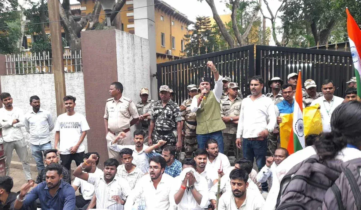 जेपीएससी 14वीं सिविल सेवा पीटी रिजल्ट पर विवाद, रांची में अभ्यर्थियों ने आयोग कार्यालय घेरा