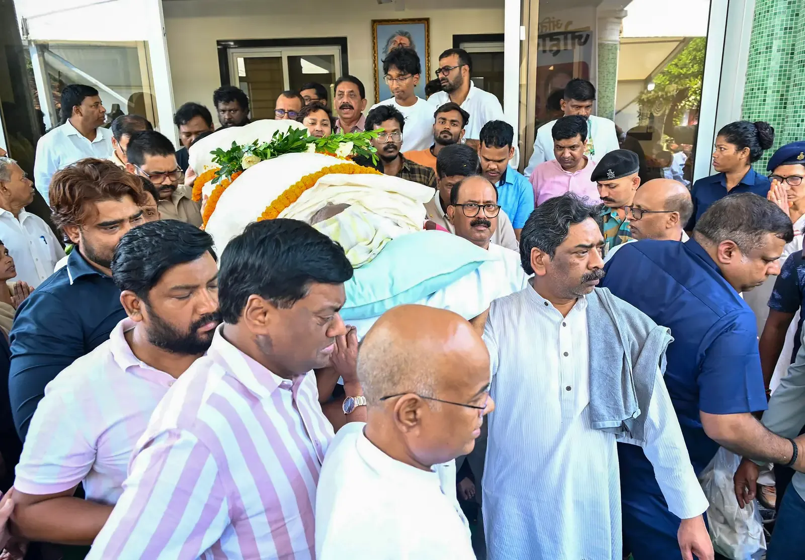 Hemant Soren performs last rites of mother Rupi Soren in Ramgarh village