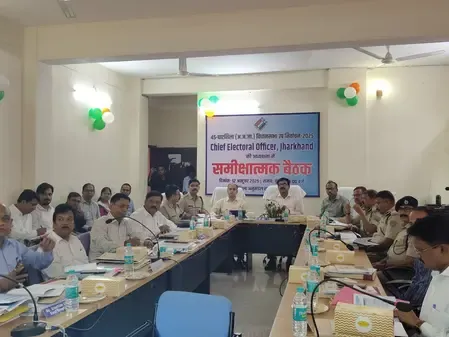 झारखंड: घाटशिला उपचुनाव की तैयारी पर बैठक, मॉडल बूथ के रूप में विकसित होंगे सभी मतदान केंद्र