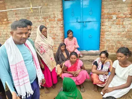 गिरिडीह में घर में घुसकर युवक की हत्या, धारदार हथियार से हमला; पत्नी गंभीर घायल