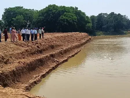 झारखंड : हथियार छोड़ प्रधानमंत्री मत्स्य संपदा योजना से आत्‍मनिर्भर हुए ओमप्रकाश