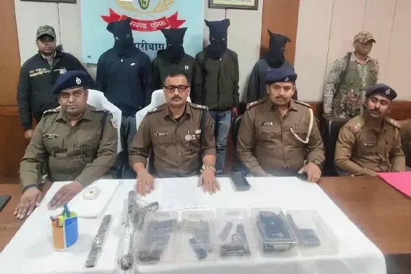 क्या हजारीबाग में पुलिस ने बड़ी वारदात की तैयारी कर रहे चार अपराधियों को पकड़ा?