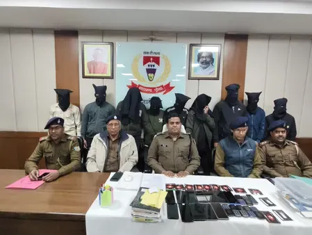 झारखंड: हजारीबाग में नौ साइबर क्रिमिनल गिरफ्तार, चारपहिया वाहन और 27 मोबाइल सहित कई सामान बरामद