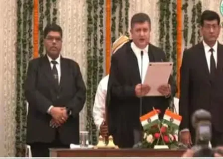 झारखंड हाईकोर्ट के 17वें चीफ जस्टिस बने तरलोक सिंह चौहान, राज्यपाल ने दिलाई शपथ