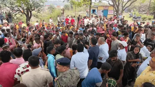 गिरिडीह में कोयला मजदूर दिलीप दास की हत्या के बाद कबरीबाद खदान पर बवाल, पुलिस से धक्का-मुक्की