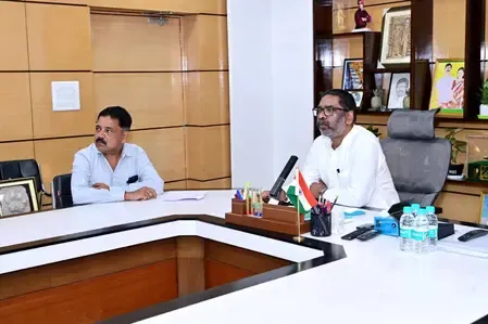झारखंड के लातेहार में पहली टाइगर सफारी की शुरुआत, सीएम सोरेन ने अफसरों के साथ की बैठक