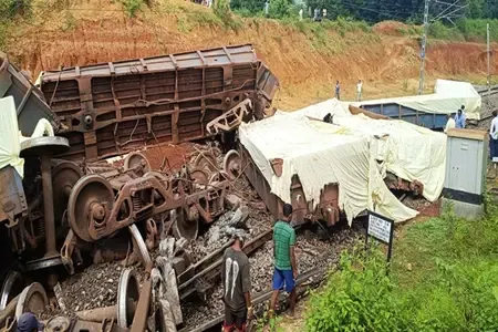 क्या झारखंड के सिमडेगा में मालगाड़ी के 10 डिब्बे पटरी से उतरे?