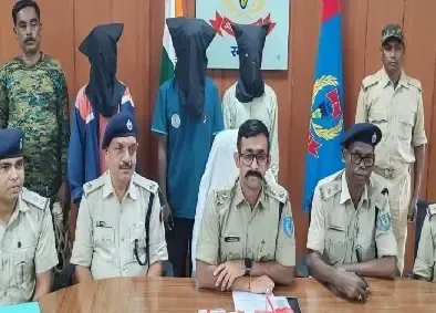 खूंटी पुलिस ने PLFI के 3 हार्डकोर उग्रवादी दबोचे, रेलवे साइट पर फायरिंग-आगजनी में थे शामिल