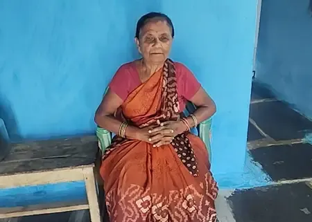 छत्तीसगढ़ : बुजुर्ग महिला शीला के लिए संबल बनी राष्ट्रीय वृद्धावस्था पेंशन योजना, हर जरूरत हो रही पूरी