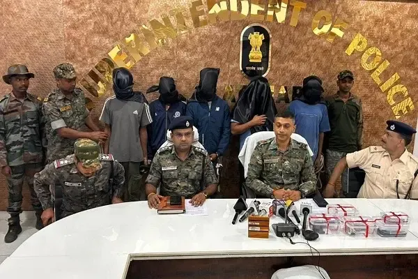क्या झारखंड में लातेहार के रेलवे लोडिंग साइट पर अपराधियों को गिरफ्तार किया गया?