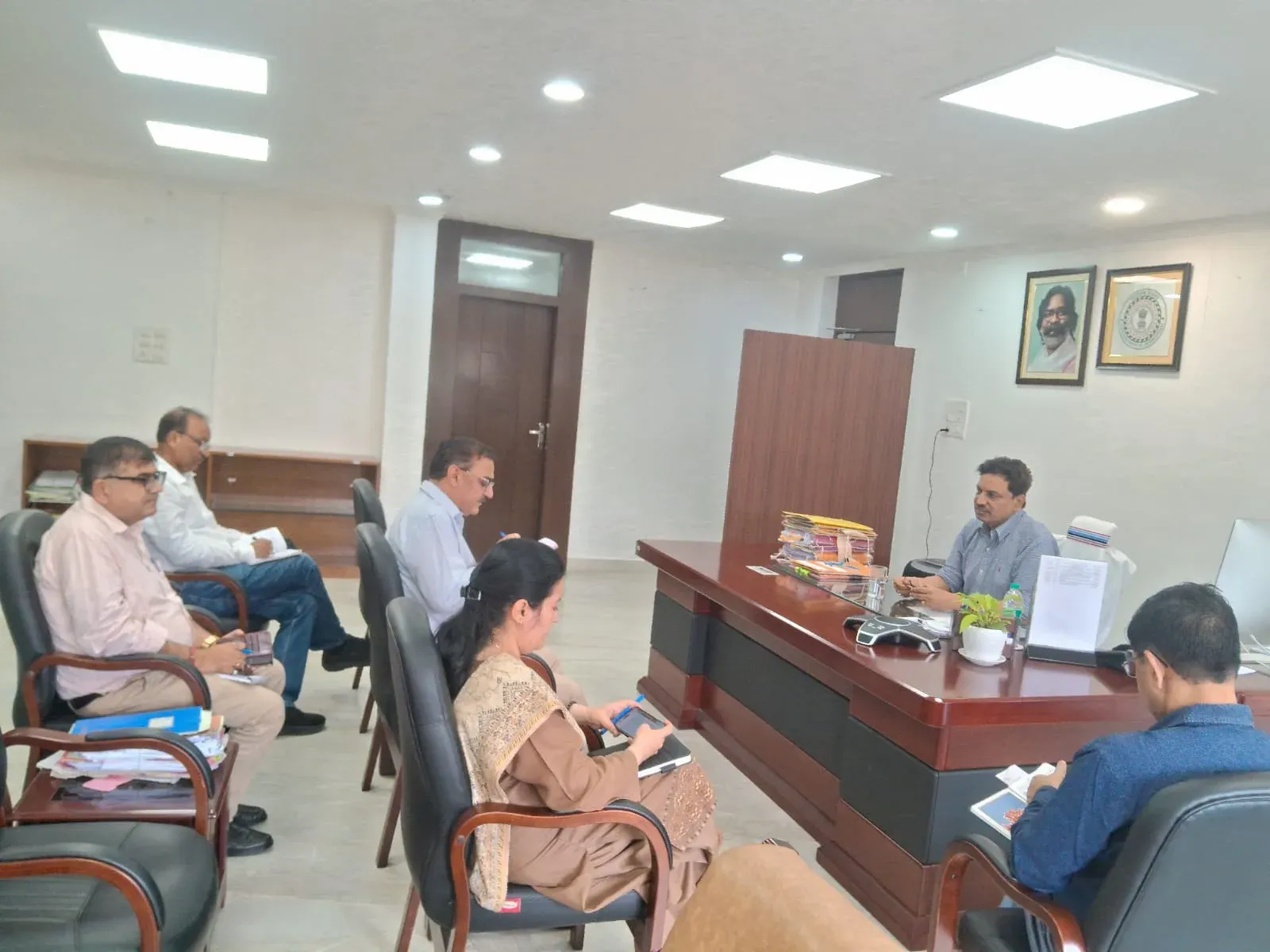 झारखंड में 720 नई एंबुलेंस खरीदेगी सरकार, एक माह में टेंडर पूरा करने का निर्देश