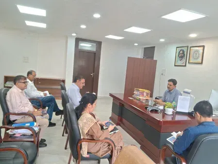 झारखंड में 720 नई एंबुलेंस खरीदी जाएंगी, एक माह में टेंडर प्रक्रिया पूरी करने का निर्देश