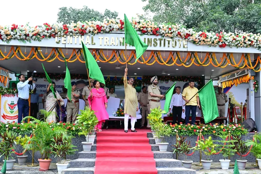 झारखंड अग्निशमन विभाग को मिले 58 मिस्ट टेक्नोलॉजी फायर टेंडर, CM हेमंत सोरेन ने दिखाई हरी झंडी