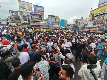 झारखंड में भर्ती परीक्षाओं में गड़बड़ी के खिलाफ ‘जंतर-मंतर’ की तर्ज पर आंदोलन, रांची में हजारों छात्रों ने निकाली संविधान यात्रा