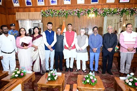 झारखंड सूचना आयोग को मिले चार नए आयुक्त, राज्यपाल गंगवार ने दिलाई शपथ; 5 साल से खाली पड़े पद भरे