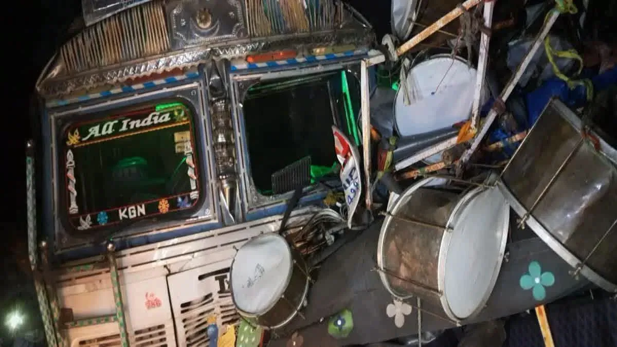 झारखंड: NH-23 पर कोयला ट्रक की टक्कर से 7 की मौत, बैंड पार्टी के सदस्य थे सभी मृतक