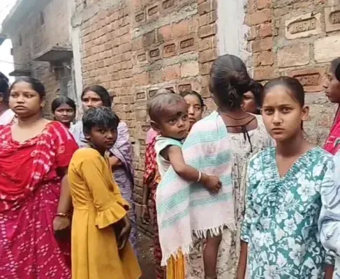 झारखंड: पाकुड़ के किताझोर गांव में बेटे ने हसुआ से की पिता की हत्या, रात भर शव के पास बैठा रहा आरोपी