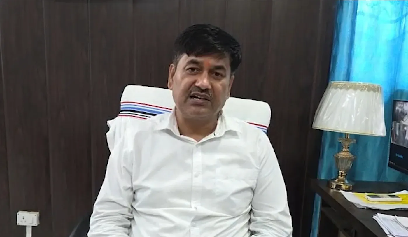 गढ़वा में पेट्रोल पंप सील: गैलन में ईंधन के लिए अतिरिक्त वसूली का वीडियो वायरल, SDM ने की कार्रवाई