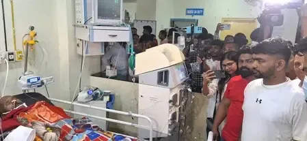 झारखंड : प्रखंड कार्यालय में जहर खाने वाले पंचायत सेवक की मौत पर बवाल, 12 घंटे तक धरना देते रहे लोग