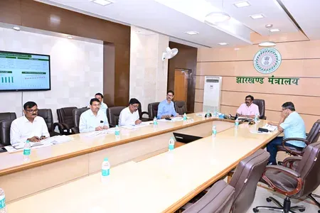 झारखंड सड़क परियोजनाएँ: CM हेमंत सोरेन ने दी चेतावनी, दो महीने में काम पूरा करें वरना होगी कार्रवाई
