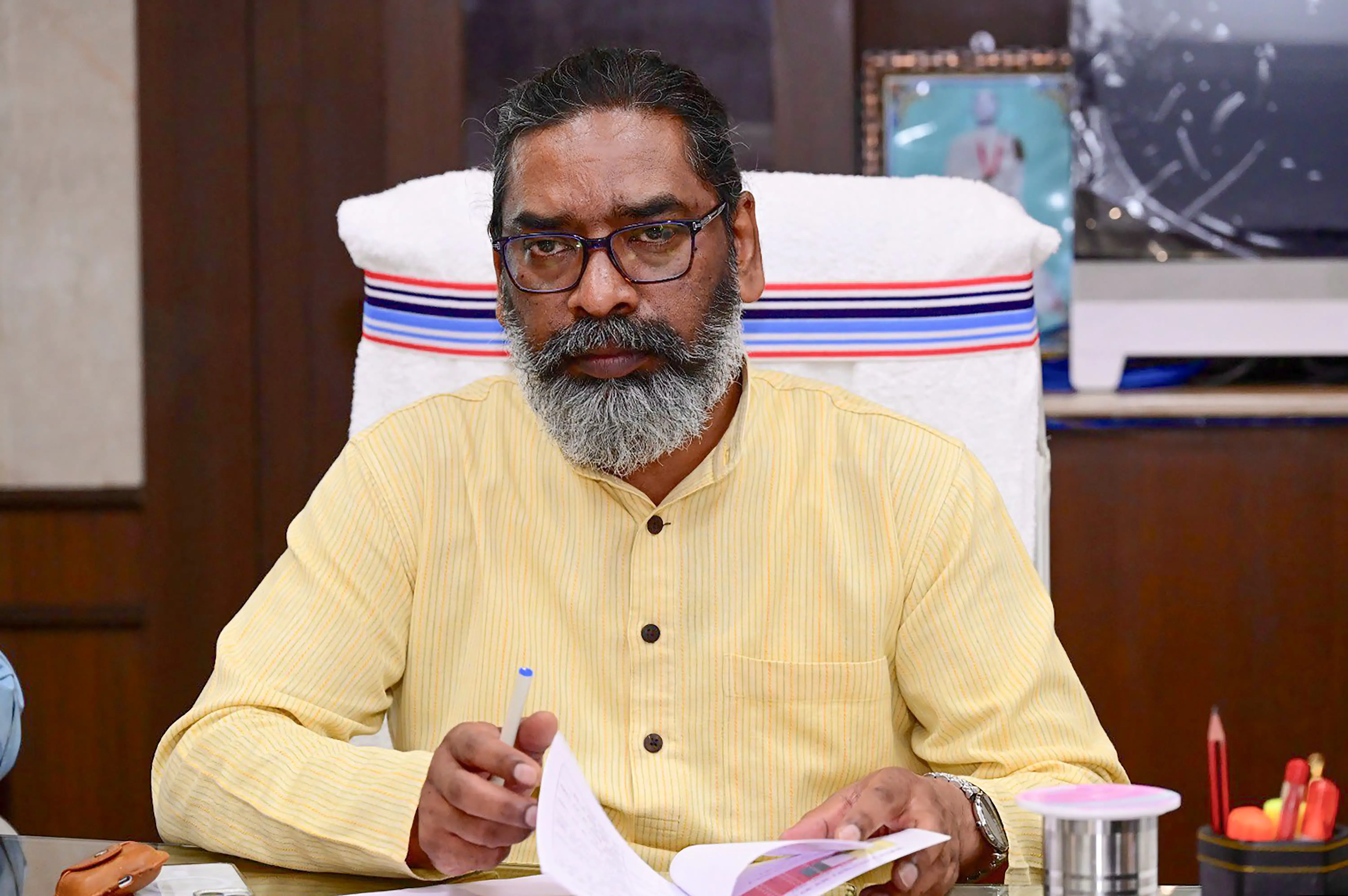 क्या झारखंड सरकार ने कॉलेज-यूनिवर्सिटी की महिला शिक्षकों और एकल पुरुषों को 730 दिनों का चाइल्ड केयर लीव दिया?