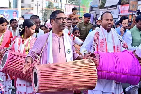 क्या झारखंड स्थापना दिवस पर रांची की सड़कों पर हजारों कलाकारों ने किया अद्भुत प्रदर्शन?