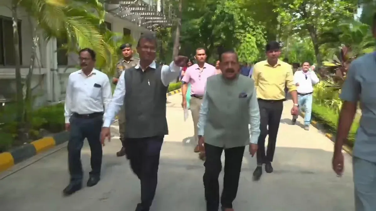 Jitendra Singh Visits IACS Exhibition on Raman Effect Legacy