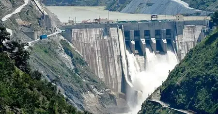 How many hydropower projects are operational in J&K?