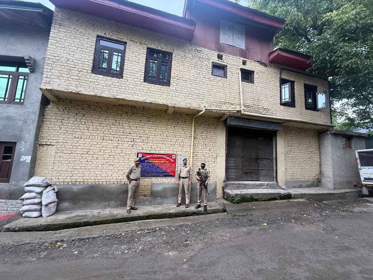 J&K: Srinagar Police attach ₹4 crore drug peddler property in Budgam