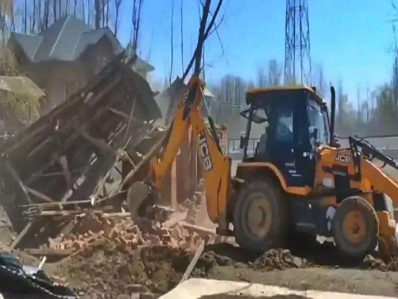 Jammu & Kashmir Police Dismantle Illegal Structure Linked to Pakistan Terror Operative