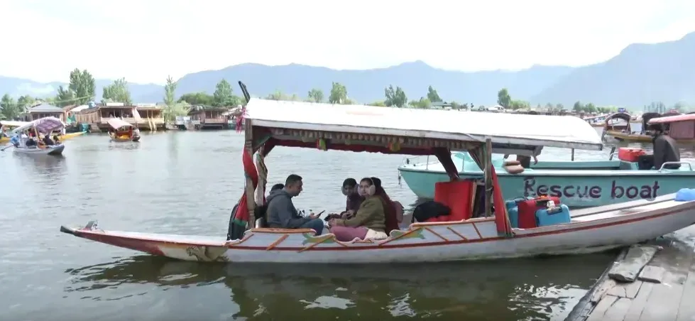 Kashmir tourism bounces back as heatwave scorches plains India