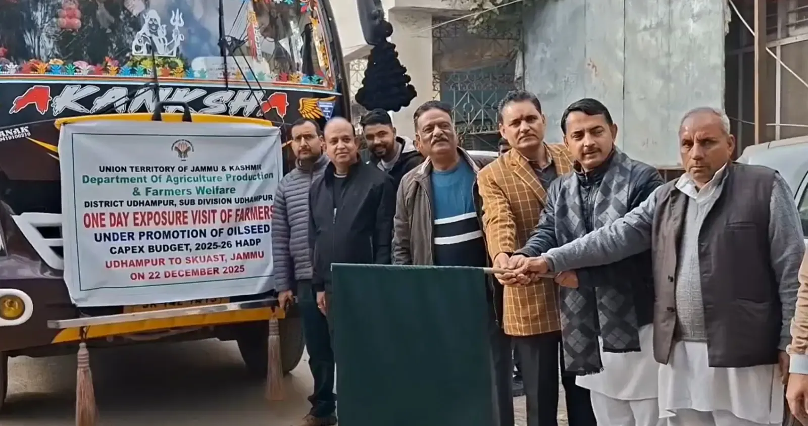 How are Udhampur Farmers Being Trained in Advanced Oilseed Cultivation?