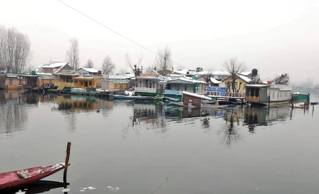 Is Srinagar Experiencing the Coldest Night of the Season at Minus 0.4 Degrees?