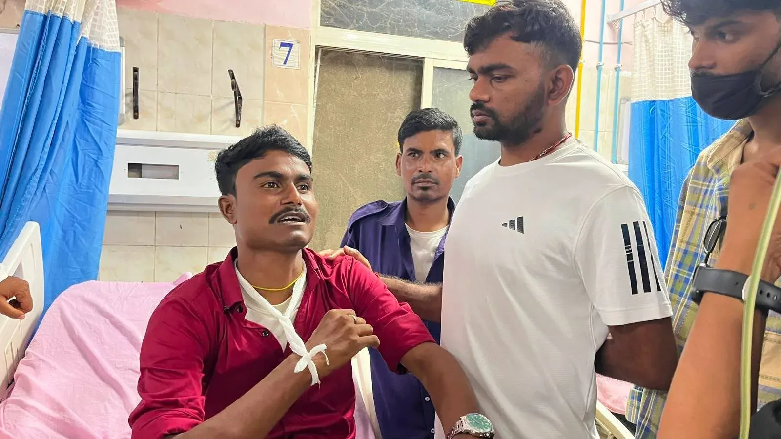 जेपीएससी-जेएसएससी विवाद: जयराम महतो ने घायल छात्रों से मुलाकात की, सीबीआई जांच और न्यायिक आयोग की मांग