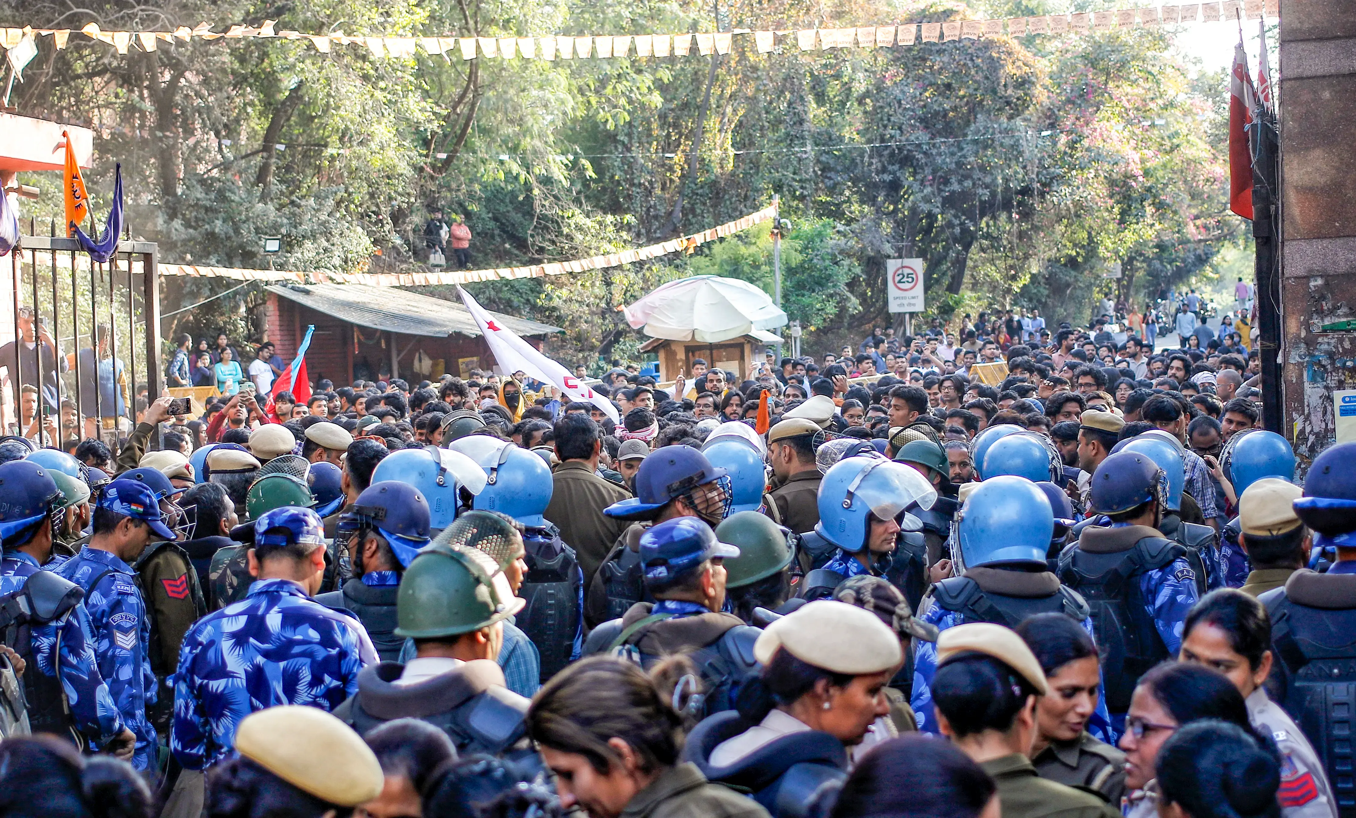 पटियाला हाउस कोर्ट ने जेएनयू प्रदर्शन मामले में सभी 14 छात्रों को दी जमानत