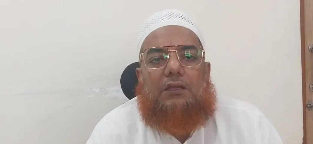 गाय को राष्ट्रीय पशु घोषित करे सरकार: नाखुदा मस्जिद के इमाम मौलाना शफीक कासमी का बड़ा बयान
