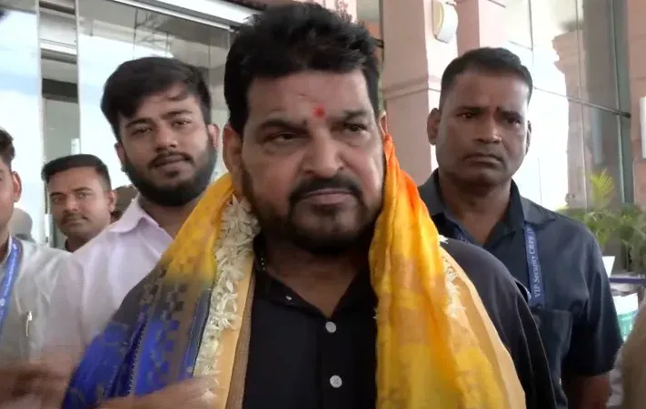 राम मंदिर चंदा चोरी मामला: बृजभूषण शरण सिंह बोले — 'पहले दिन से खेल चल रहा था'