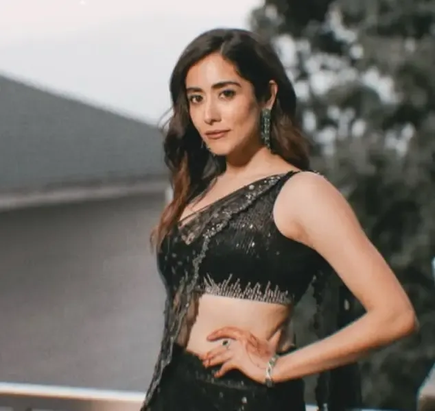 Jonita records 'Tera Ho Jaun' from hotel room during tour for Hai Jawani Toh Ishq Hona Hai