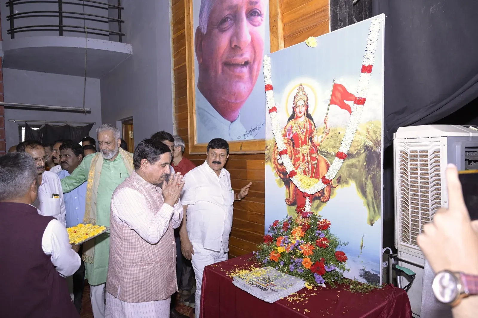 Joshi attends areca farmers' felicitation in Sagar