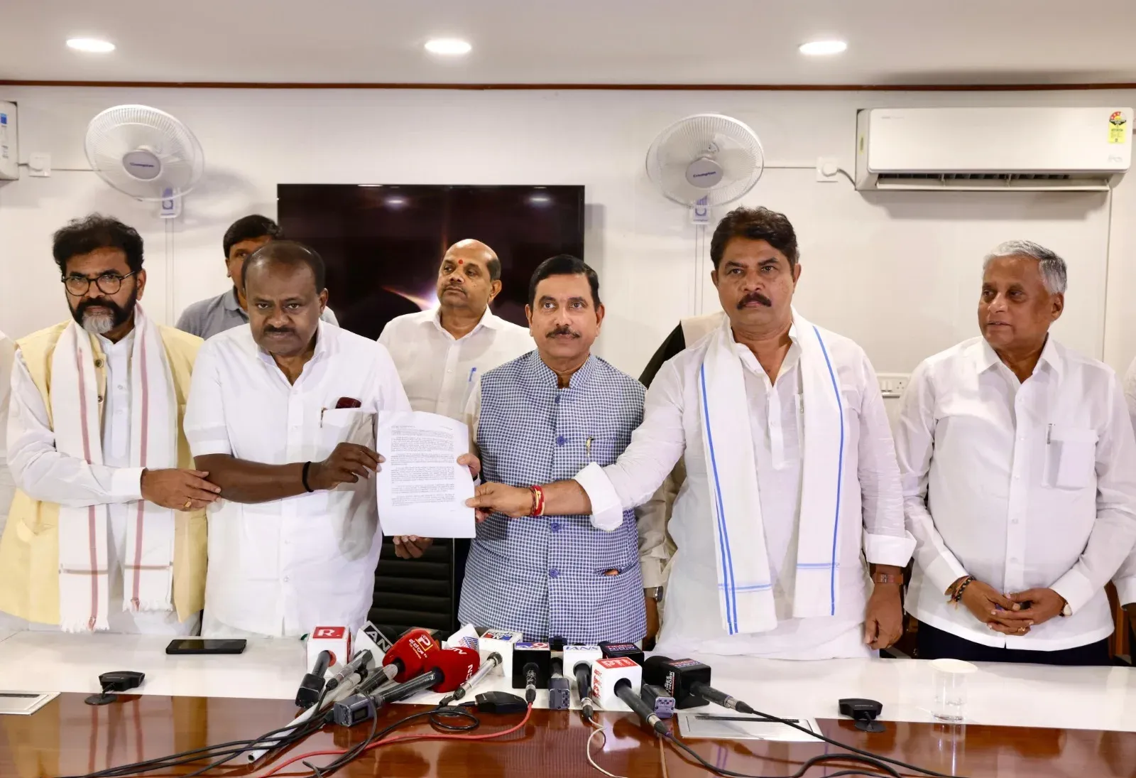 Joshi files complaint with CEC over Karnataka voter roll revision