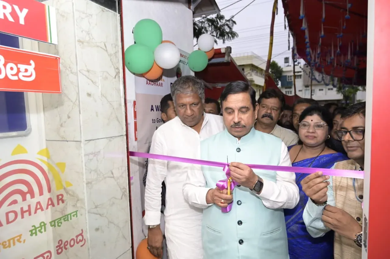 Joshi inaugurates Aadhaar Seva Kendra in Dharwad
