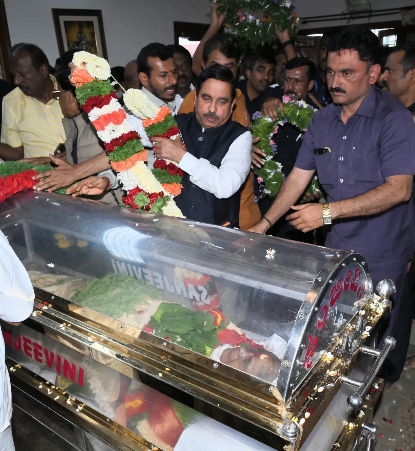 Joshi pays last respects to ex-PM Deve Gowda's wife Chennamma