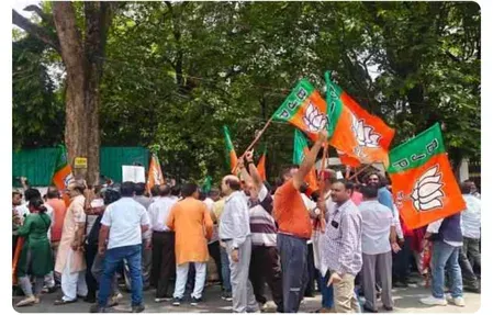 जेपीएससी-जेएसएससी आंदोलन : छात्रों ने पहला बैरिकेड तोड़ा, विधानसभा की ओर बढ़ा हुजूम, भाजपा नेता हिरासत में