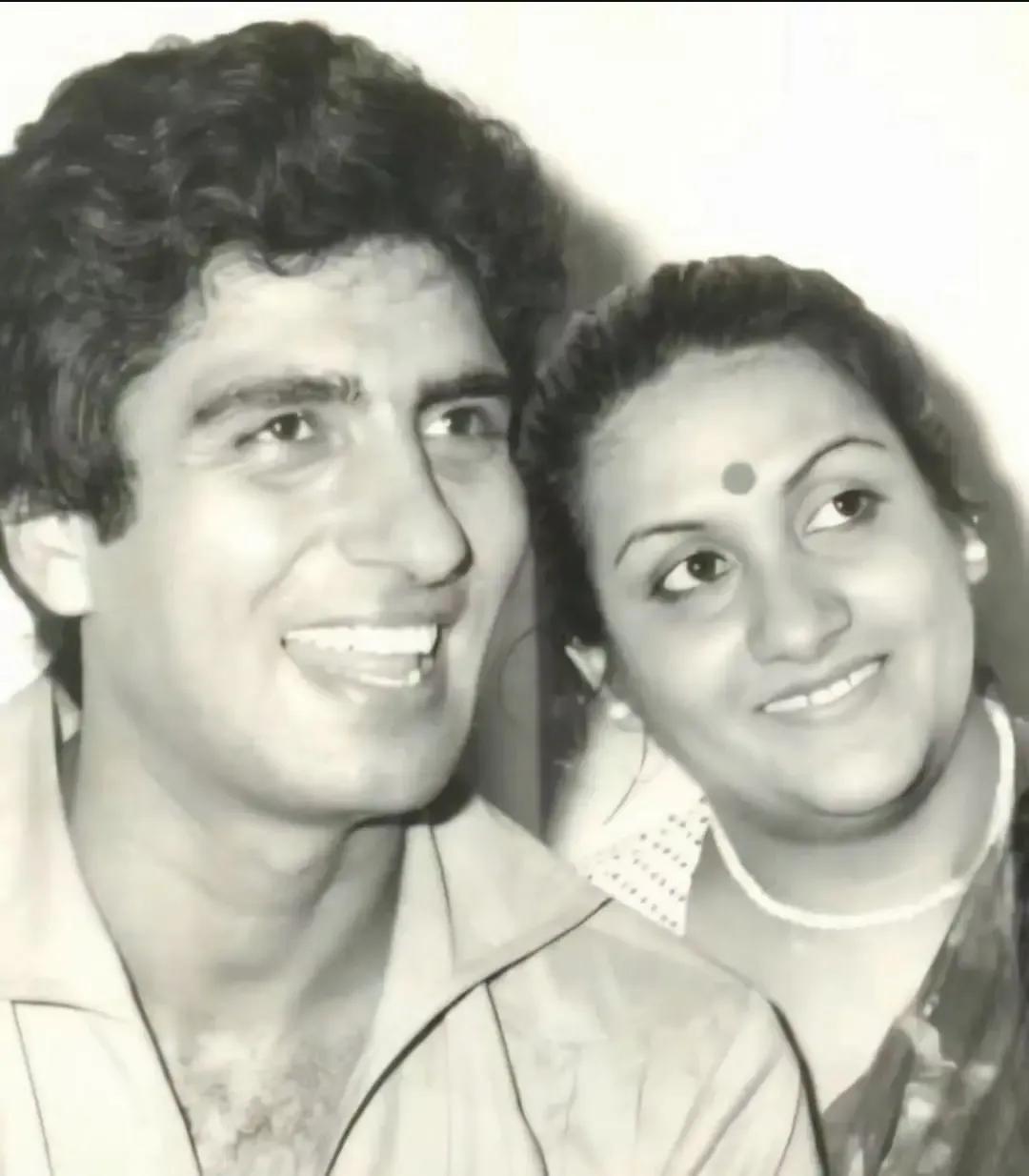 How Did Juhi Babbar Honor Her Parents Raj Babbar and Nadira on Their 50th Wedding Anniversary?