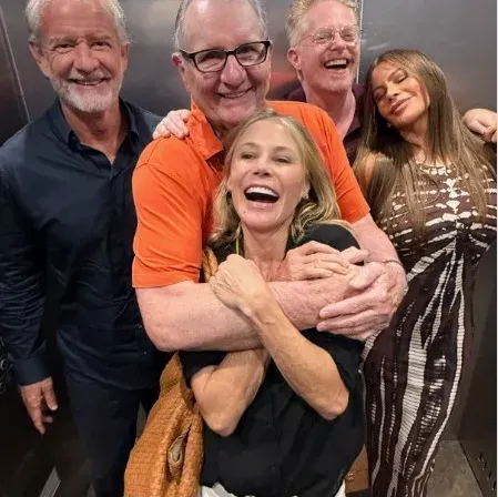 Julie Bowen shares Modern Family reunion photo with Ed O'Neill